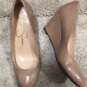Jessica Simpson nude closed toe wedges size 7.5